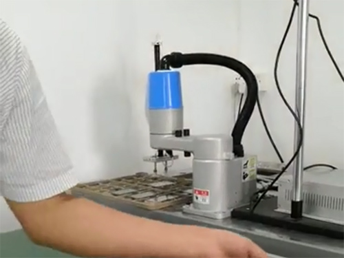 CCD配合机器人动态...